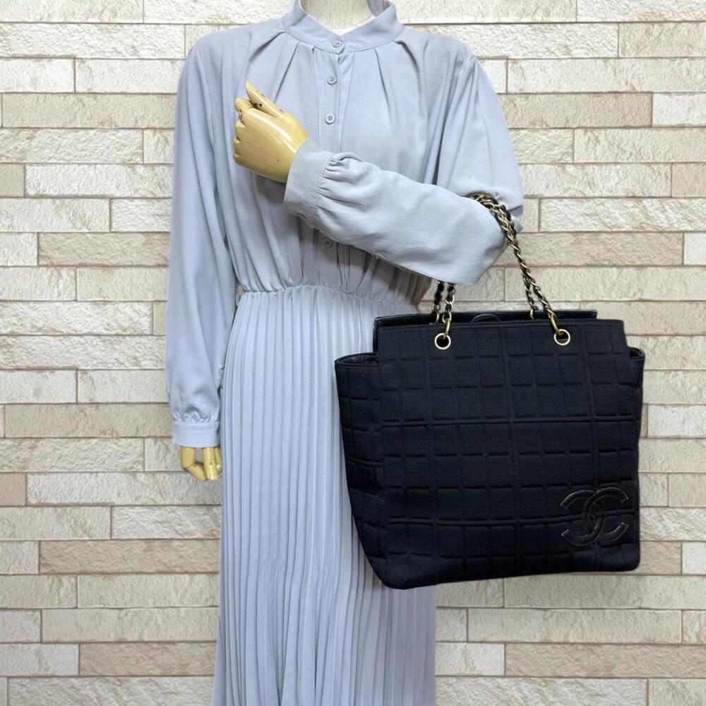 CHANEL Black Tote Bag - Picture 2 of 14